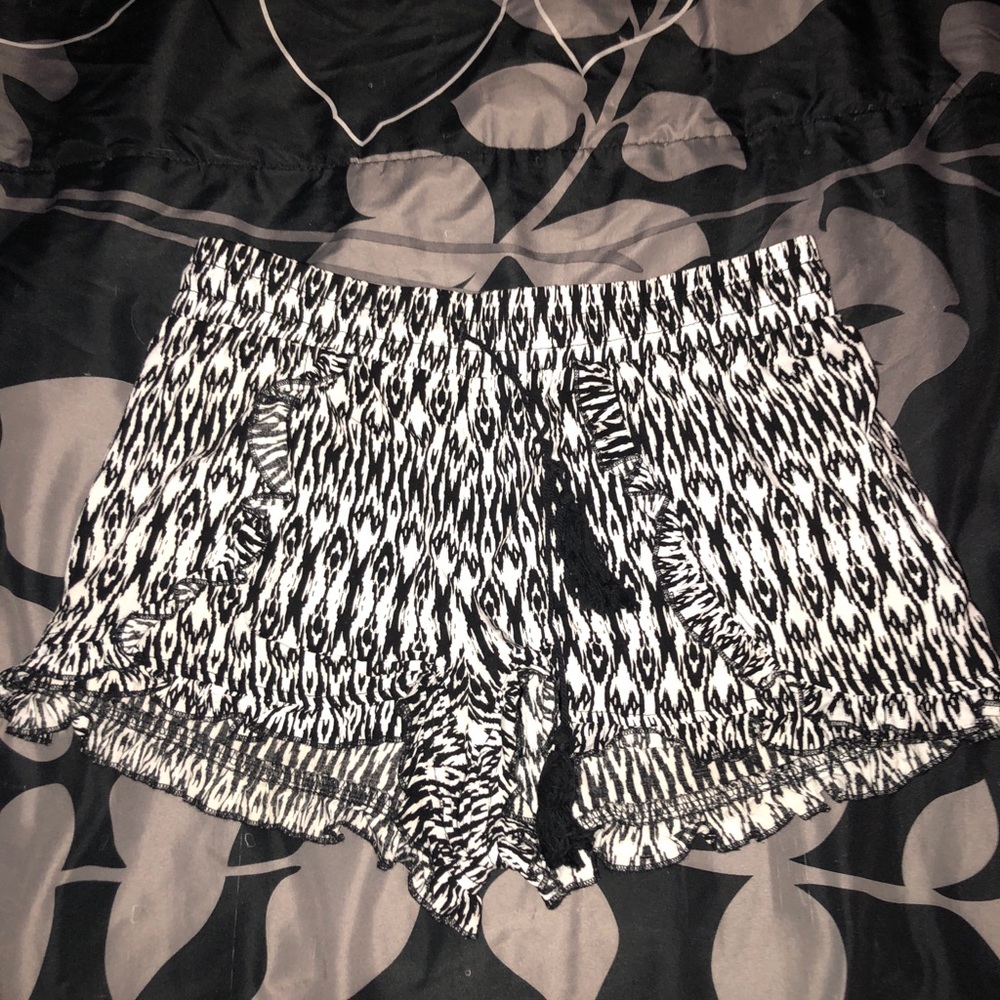 Patterned flowy shorts